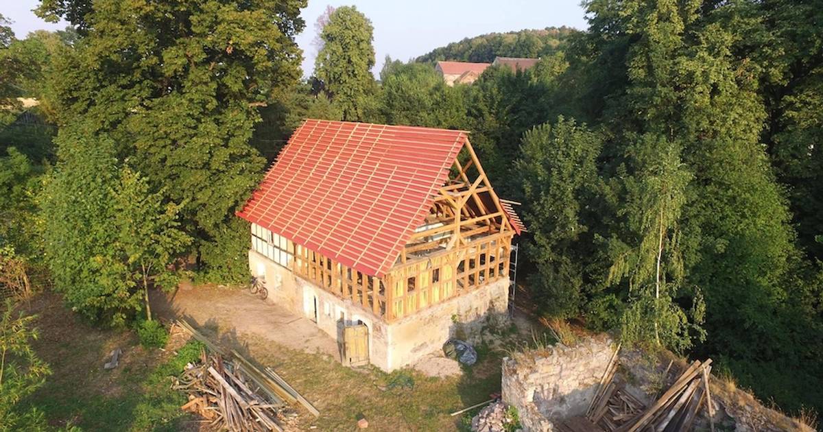Ania i Paul uratowali stary dom przysłupowy. "Woda lała się przez stropy"