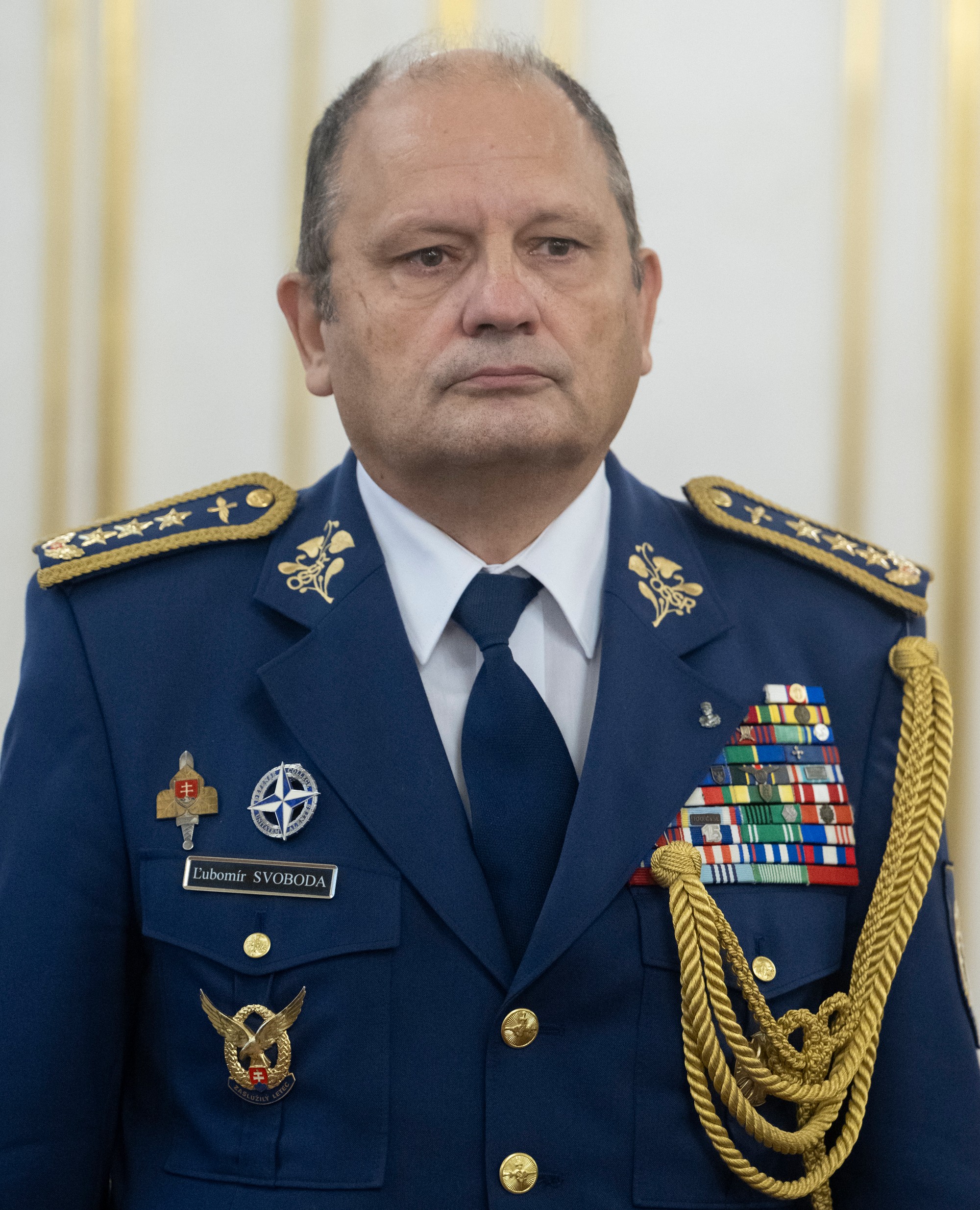 Prezident sa rozlúčil s dvoma generálmi.