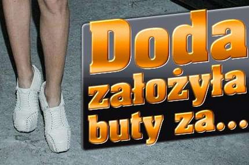 Doda założyła buty za...