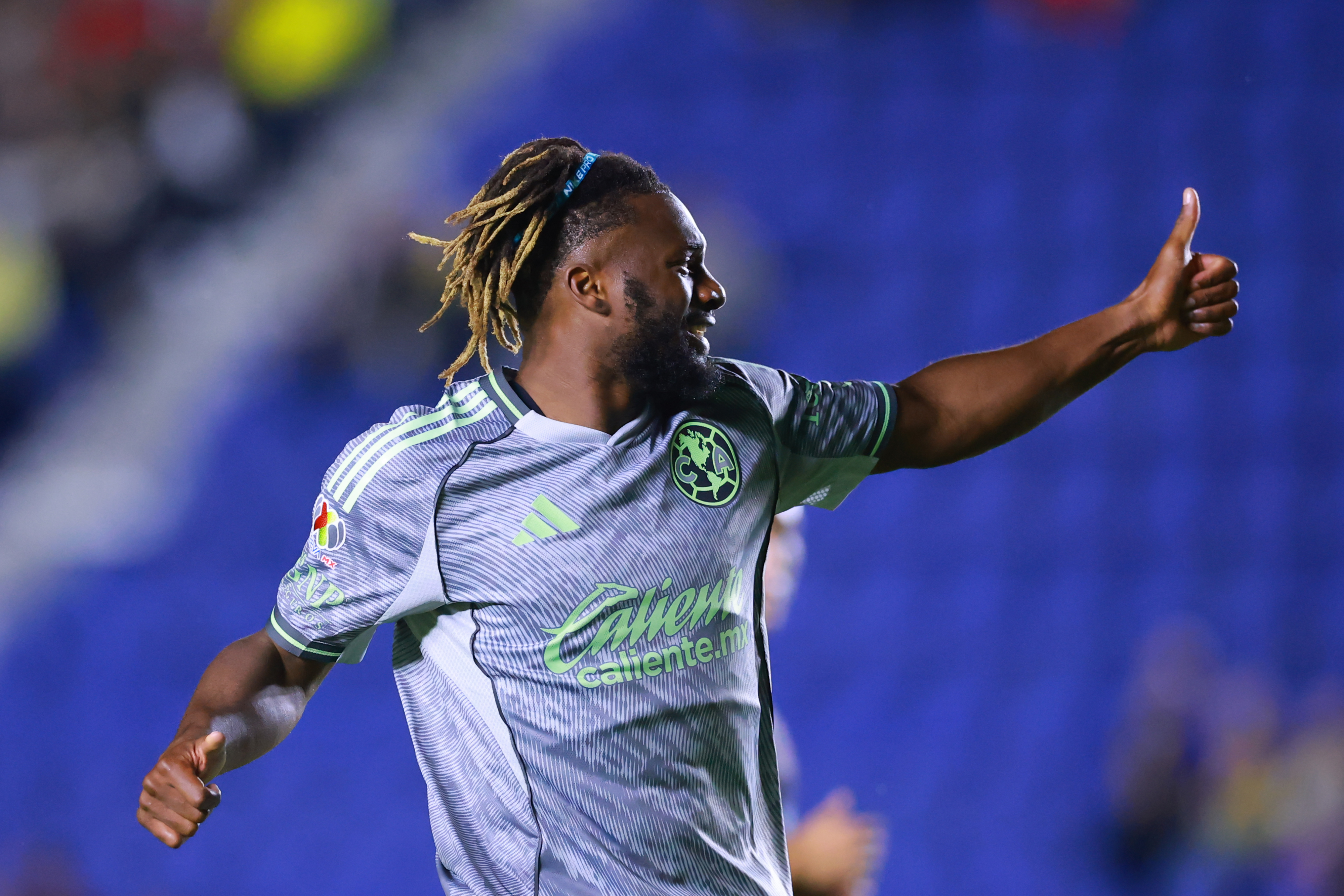 Allan Saint-Maximin deja el Club América tras denunciar racismo contra sus hijos