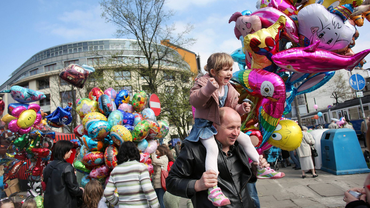 Tradycyjny odpust Emaus na krakowskim Salwatorze oraz harce Siudej Baby w Wieliczce to zwyczaje kultywowane w poniedziałek wielkanocny w Małopolsce.