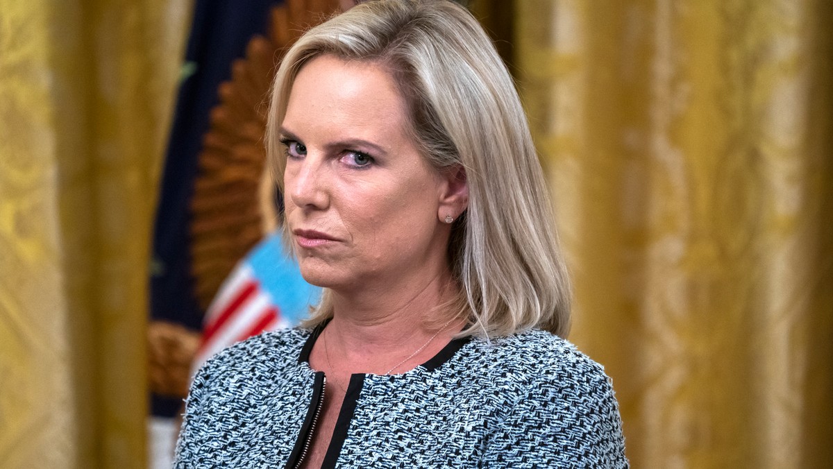 Sekretarz ds. bezpieczeństwa krajowego Kirstjen Nielsen odchodzi ze stanowiska - poinformował na Twitterze Donald Trump. Prezydenta USA dodał, że teraz pełniącym obowiązki sekretarza będzie Kevin McAleenan. 