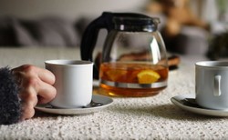 Ekspresowa czy liściasta? Przekonaj się, dlaczego dziś warto napić się herbaty