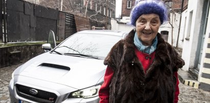 Pani Michalina ma 81 lat i jedździ subaru