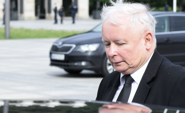 Warszawa, 10.07.2020. Prezes PiS Jarosław Kaczyński po uroczystościach na pl. Piłsudskiego w Warszawie, w miesięcznicę katastrofy smoleńskiej, 10 bm. (mr) PAP/Radek Pietruszka