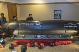 Lewitujący prototyp Hyperloopa - 0,63 centymetra nad ziemią