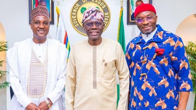 L-R: Lagos State Governor, Mr Babajide Sanwo-Olu flanked by Federal House of Representatives Elects, Speakership Aspirant, Hon Tajudeen Abbas (left) and Deputy Speakership Aspirant, Hon Benjamin Kalu (right) during a courtesy visit to the Governor by the Speakership Aspirant and his Joint Task team at the Lagos House, Marina, on Saturday, May 13, 2023. [Twitter:Sanwo-Olu]
