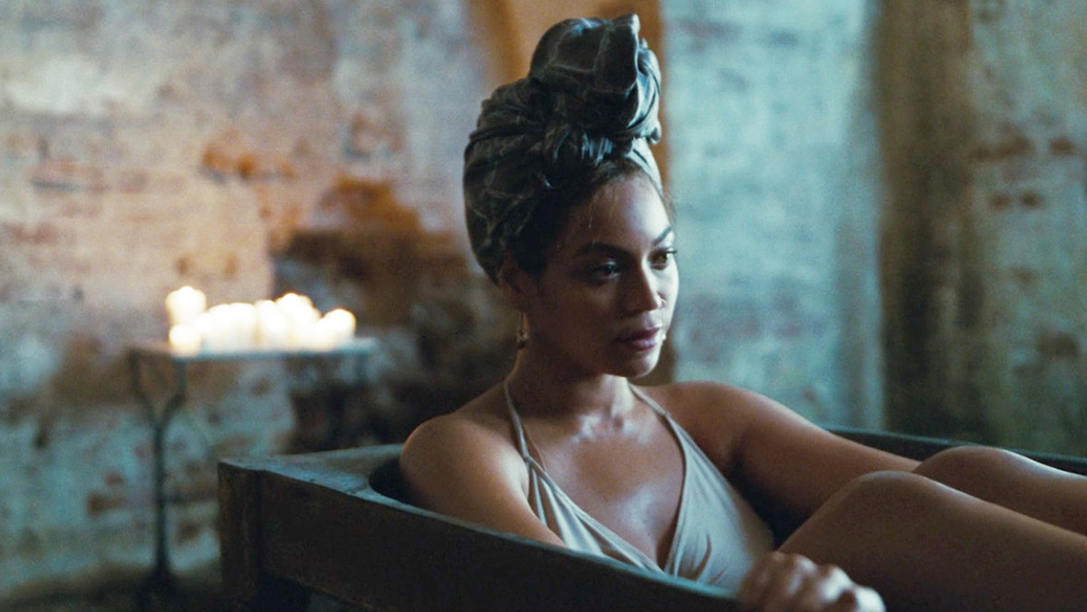 Można już zakupić książkę Beyoncé "How to Make Lemonade". To 600-stronnicowy album, pełen wcześniej niepublikowanych zdjęć, kolaży i tekstów, który jest zapisem tego, jak powstawała płyta "Lemonade".