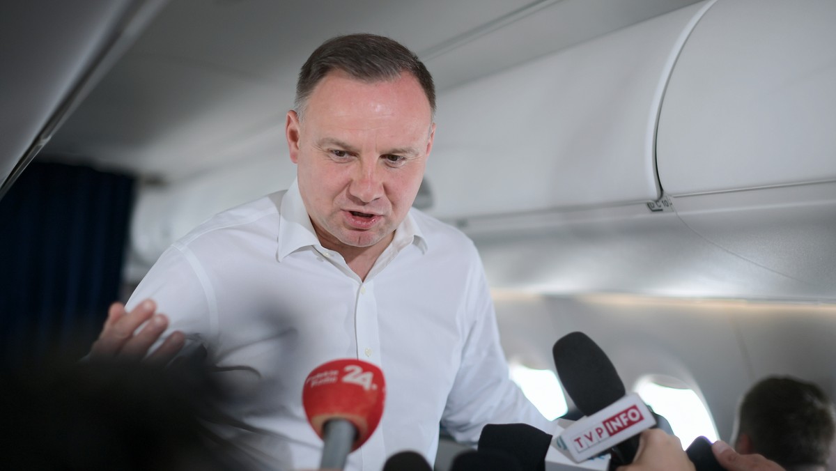 Andrzej Duda na pokładzie samolotu