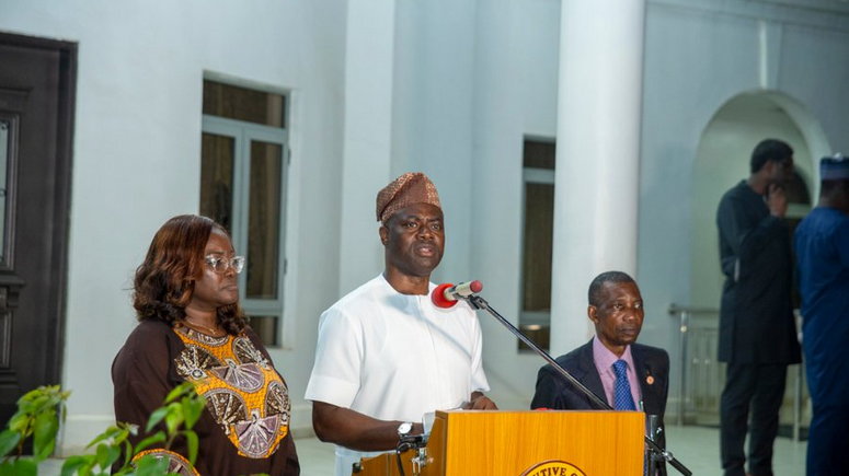 Oyo State Governor Seyi Makinde provides updates on COVID19 within his jurisdiction (Twitter: @seyiamakinde)