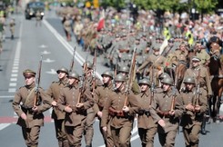 Defilada jak w 1920 roku. Historyczne wojska w Warszawie