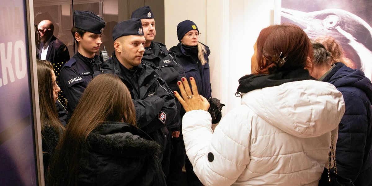 Na miejsce spotkania wezwano policję. 