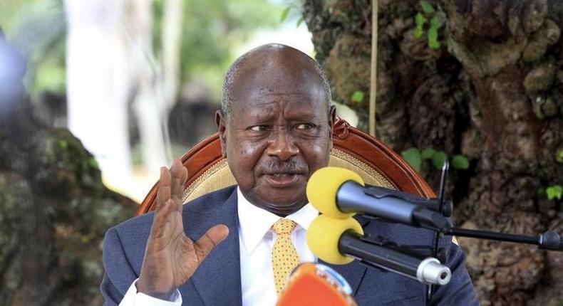 Uganda incumbent and President elect Yoweri Museveni addresses the nation at his country home in Rwakitura, Kirihura district in western Uganda, February 21, 2016. REUTERS/James Akena