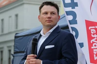 Obraźliwy atak Mentzena na Kaczyńskiego. Na prawicy wrze [OPINIE]
