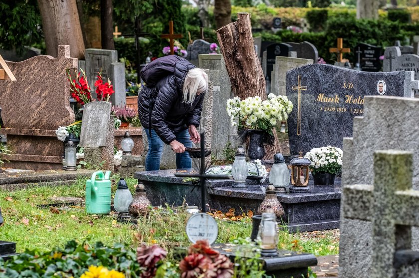 Posprzątają groby seniorom