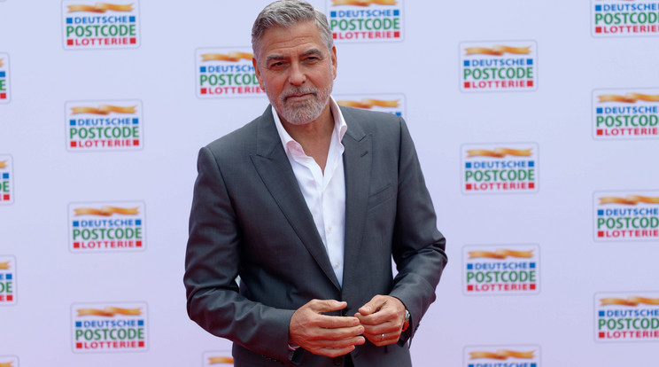 George Clooney eladja a villáját/Fotó: Northfoto