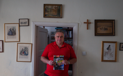 Sakiewicz o 'strefie wolnej od LGBT': Wiele homoseksualnych osób rozkleja nasze naklejki [#RigamontiRazy2]