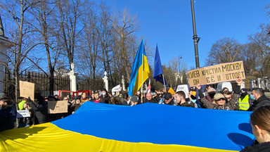 Polacy solidarni z Ukrainą. Manifestacje w Warszawie i Krakowie [ZDJĘCIA] 