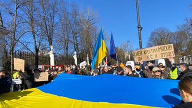 Polacy solidarni z Ukrainą. Manifestacje w Warszawie i Krakowie [ZDJĘCIA] 