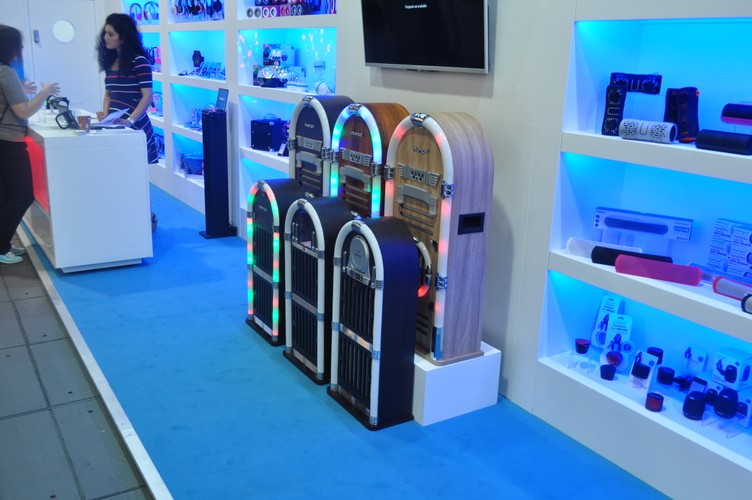 Grająca szafa z możliwością streamingu