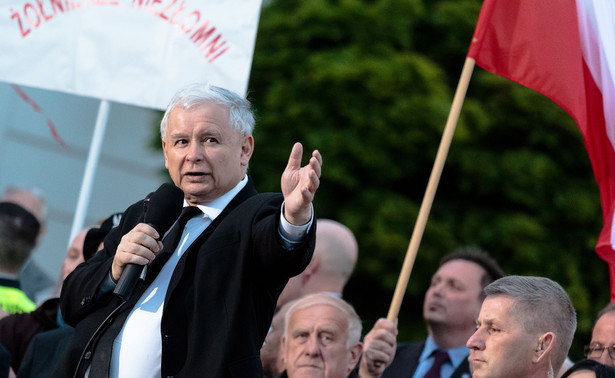Kaczyński: Obowiązującą konstytucję można nazwać postkomunistyczną