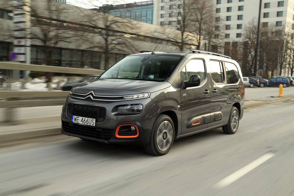 Citroen Berlingo vs Peugeot Rifter dlaczego Peugeot jest