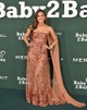 A 43 esztendős Jessica Alba káprázatosan festett ebben a csillogó, áttetsző Zuhair Murad ruhában. Az eseményre férje, Cash Warren is elkísérte a színésznőt. 