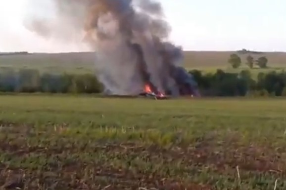 (VIDEO) UPRAVO POČELA OSVETA RUSIJI?! Srušen moćni bombarder koji je gađao SIMBOL UKRAJINE? Letelica nestaje u eksploziji, pojavili se snimci