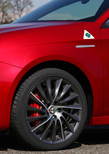 Alfa Romeo Giulietta 1750 TBI/235 KM w wersji Quadrifoglio Verde, czyli Monica Bellucci na torze