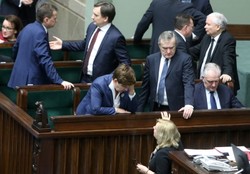 Raczej będzie gorzej niż lepiej? Wykształceni boją się rządów Szydło [SONDAŻ]