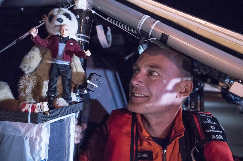 Bertrand Piccard i jego miniaturowa wersja