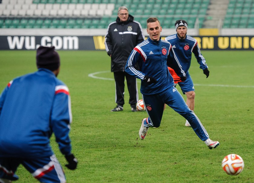 Legia- Ajax przy pustych trybunach. Milik zniesmaczony