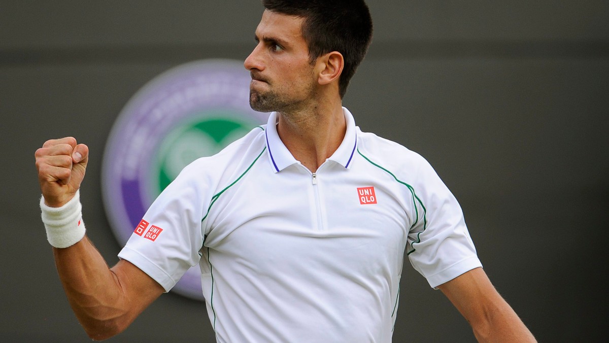 Novak Djoković wygrał z Florianem Mayerem 6:4, 6:1, 6:4 i awansował do półfinału rozgrywanego na kortach trawiastych wielkoszlemowego Wimbledonu (z pulą nagród 16,1 mln funtów). Serb w 1/2 finału zmierzy się z Rogerem Federerem.