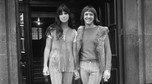 Cher i Sonny Bono w trakcie podróży do Wielkiej Brytanii, wkrótce po ślubie w 1965 r.
