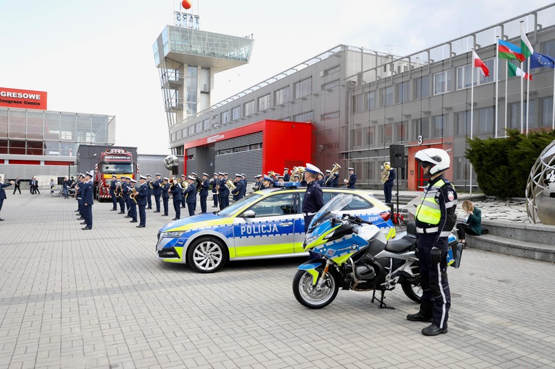 Policja ujawniła nowe oznakowanie radiowozów i motocykli