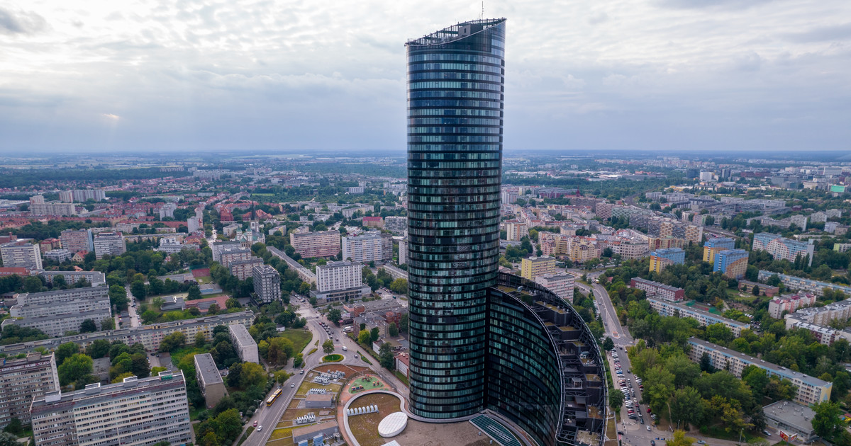 Sky Tower sprzedany.  Najwyższy budynek we Wrocławiu zmienia właściciela
