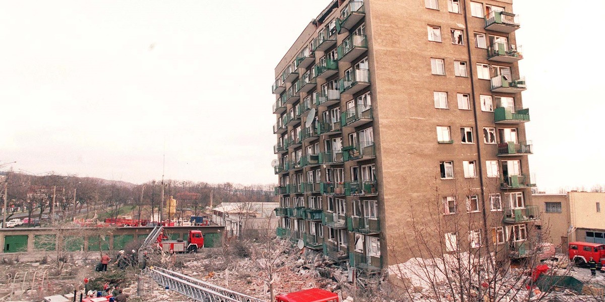 17 kwietnia 1995 roku wieżowiec mieszkalny na gdańskiej Strzyży został zniszczony w efekcie umyślnego działania! Zginęły 22 osoby!