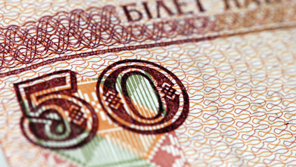Kurs dolara na Białorusi pokonał psychologiczną barierę - 9 tysięcy rubli. Na giełdzie walutowej w Mińsku za jednego dolara płacono dziś 9020 rubli, czyli o 30 rubli więcej niż podczas poprzedniego notowania.