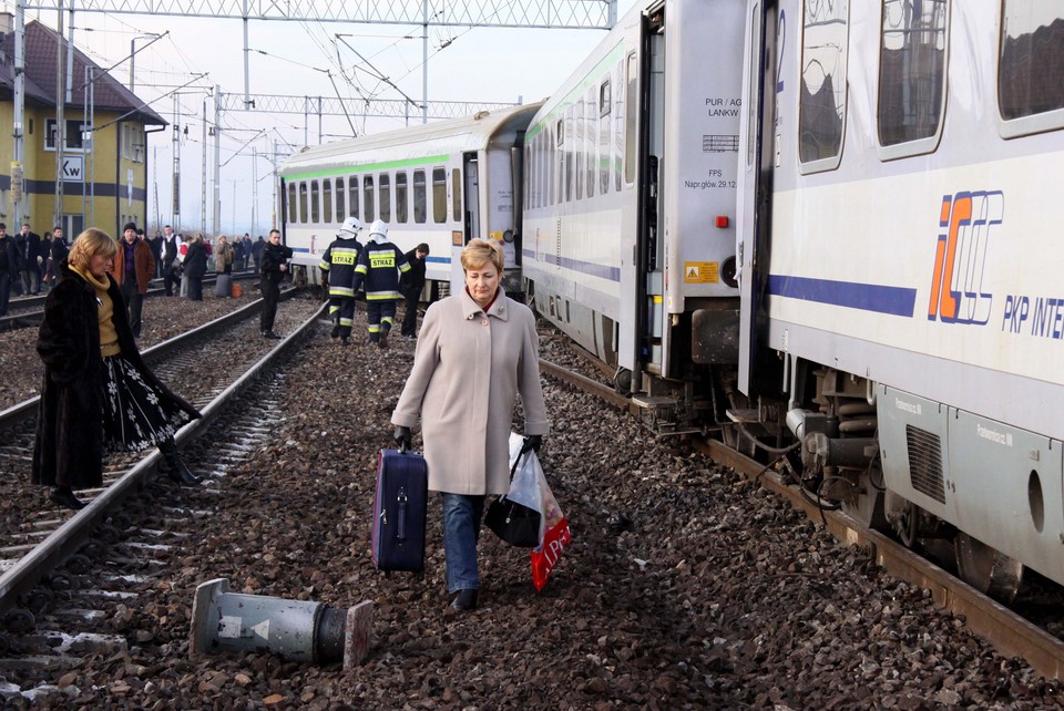 KRZEWIE WYKOLEJENIE POCIĄGU