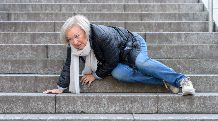 Télen a csúszós lépcsőn bárki könnyen eleshet/Fotó: Shutterstock