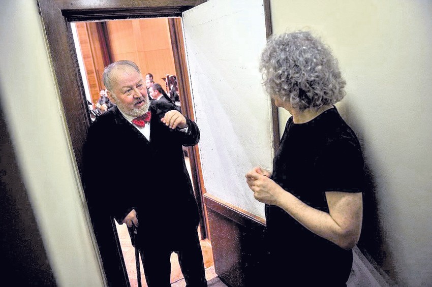 Dirigent Hajnrih Šif i violončelista Stiven Iserlis u filharmoniji