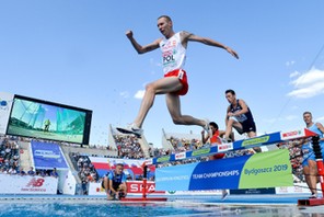 Polak Krystian Zalewski (C) w biegu na 3000 m z przeszkodami podczas drużynowych mistrzostwa Europy w lekkiej atletyce