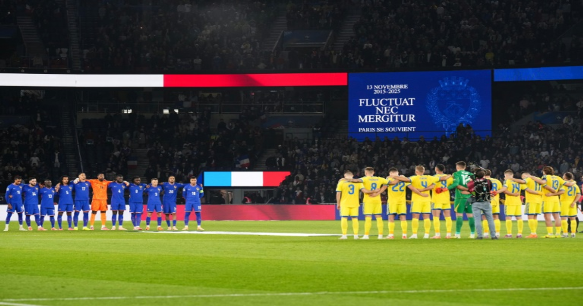 Tout le Parc des Princes chante la Marseillaise pour le 13 novembre