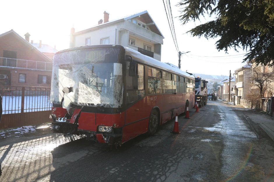 Autobus koji je uleteo u dvorište kuće u Ritopeku