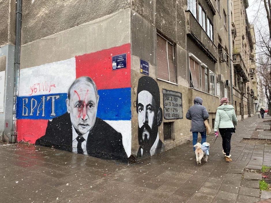 Mural s likom Putina osvanuo na uglu Njegoševe i Ulice kralja Milutina