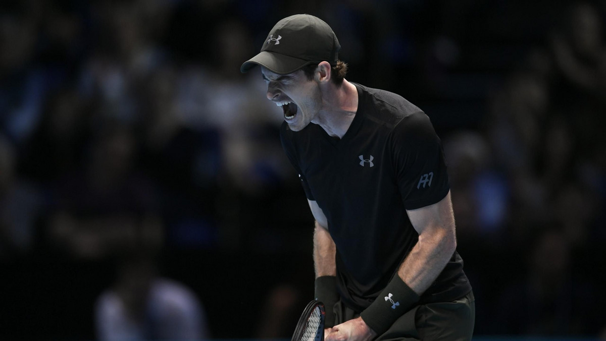 Andy Murray ma już na swoim koncie dwa zwycięstwa w grupie Johna McEnroe w Finałach ATP World Tour. W środę Szkot pokonał po zaciętym meczu 6:7(9), 6:4, 6:4 Keia Nishikoriego. Dla faworyta londyńskiej publiczności i nowego lidera światowego rankingu była to 21. kolejna wygrana. Trwające 3 godziny i 21 minut spotkanie było najdłuższym w masters od 1991 roku, gdy zaczęto prowadzić statystyki.