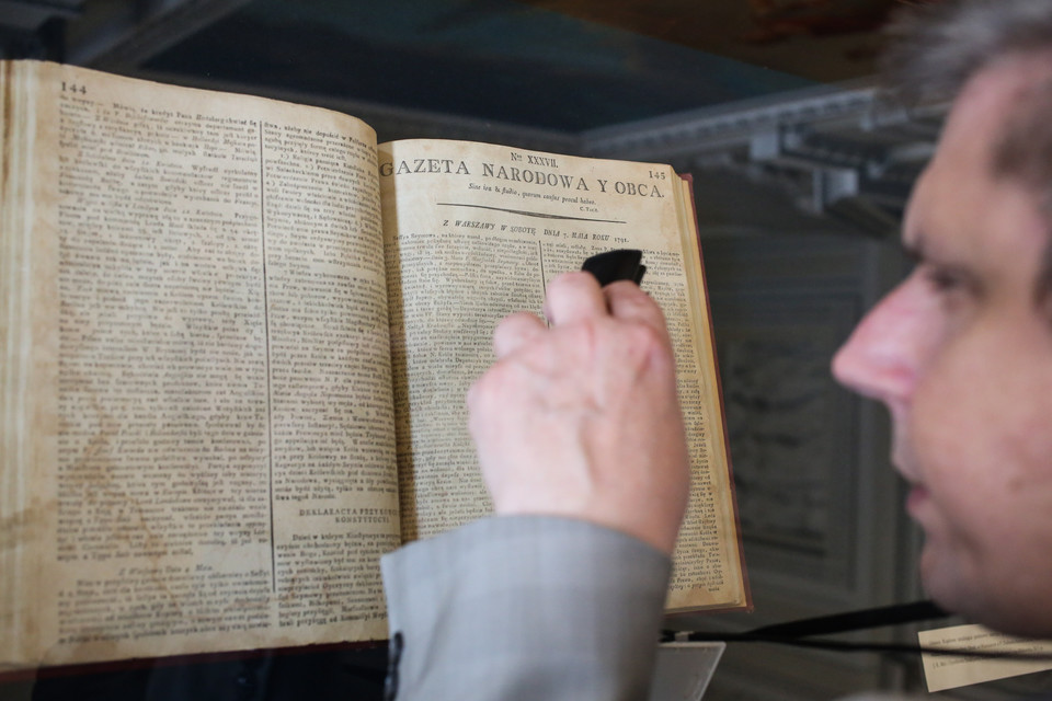 Specjalny pokaz rękopisów i druków konstytucji w sali balowej pałacu Raczyńskich