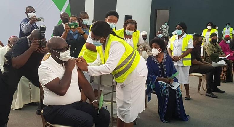 Edo state Governor, Godwin Obaseki receives his first dose of AstraZeneca COVID-19 vaccine. [Twitter/@OsarugueLovette]