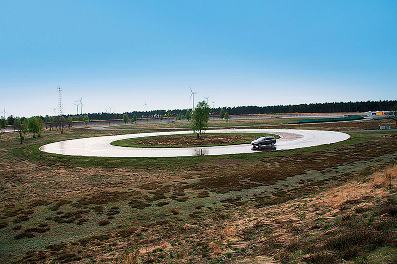 Test opon zimowych w rozmiarze 215/65 R 16: sprawdziliśmy, które zatańczą na lodzie