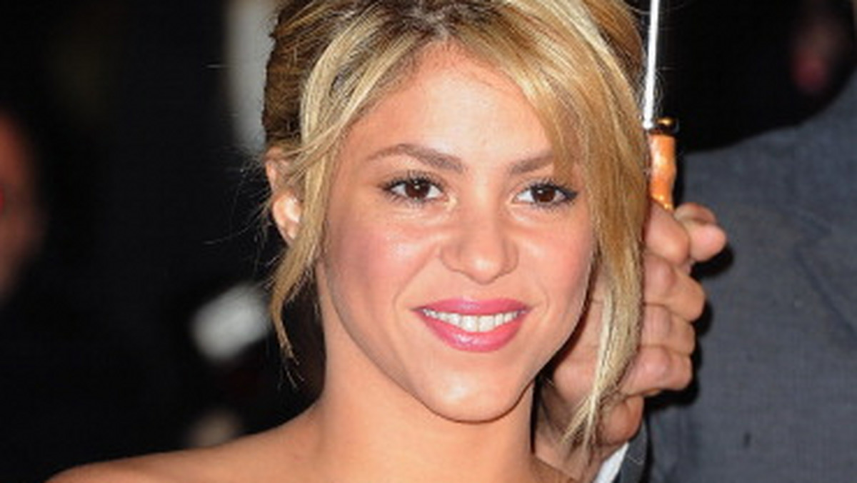 Shakira urodziła synka zaledwie pięć tygodni temu, a już prezentuje się świetnie. Partnerka zawodnika FC Barcelona Gerarda Pique wybrała się na pierwszą wycieczkę bez małej pociechy.